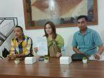 Selebgram-dan-owner-skincare-AP-alias-Ayu-Purnama-didampingi-pengacaranya-iii.jpg
