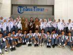 Siswa-SMAN-22-Gowa-berkunjung-ke-Tribun-Timur-Makassar.jpg