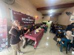 Staf-KPU-Kota-Makassar-mendampingi-dua-komisioner-Pemilu-Kota-M-Abdi-Goncing.jpg