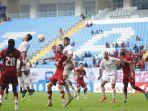 Striker-PSM-Makassar-Nermin-Haljeta-duel-dengan-bek-Persis-Solo-Ricardo-Lima-juuu.jpg