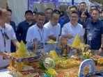 Suasana-Potong-Tumpeng-perayaan-HUT-ke-26-Bank-Mandiri.jpg