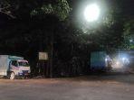 Suasana-antrean-truk-tangkasaki-di-TPA-Antang.jpg