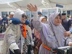 Suasana-jamaah-haji-asal-Kloter-01-Debarkasi-Makassar.jpg