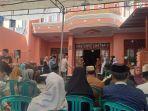 Suasana-rumah-duka-Zainuddin-Rahman-di-Kompleks-Perumahan-Dosen-UMI.jpg