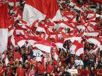 Suporter-membawa-bendera-merah-putih-mendukung-Timnas-Indonesia-lawan-Bahrain.jpg
