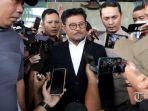 Syahrul-Yasin-Limpo-berjalan-usai-menjalani-pemeriksaan-di-Gedung-ACLC-KPK-244.jpg