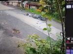 Tangkapan-layar-dari-CCTV-Kecelakaan-terjadi-antara-dua-pengendara-motor.jpg