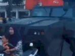 Tangkapan-layar-video-viral-warga-detik-detik-pengendara-sepeda-motor-tertabrak.jpg