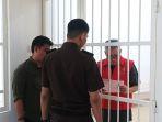 Tersangka-Uang-Palsu-Annar-Salahuddin-Sampetoding-tengah-mengenakan-baju-tahanan.jpg