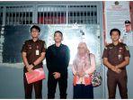 Tersangka-ditahan-oleh-Kejari-Sinjai-di-Rutan-setempat-Kamis-9112023.jpg