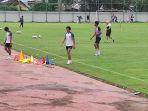 Tiga-pemain-PSM-Makassar-menjalani-latihan-terpisah-di-Stadion-Kalegowa-h.jpg