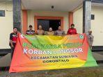 Tim-Bumi-Karsa-menyerahkan-bantuan-untuk-koban-longsor-Kecamatan-Suwawadi.jpg