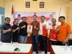 Tim-Chaidir-Suhartina-mengambil-formulir-pendaftara-di-PKS-Maros-Selasa-462024.jpg