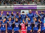 Tim-Jawa-Barat-berfoto-bersama-sebelum-laga-final-Bola-Voli-Putri-PON-XX-Papua.jpg