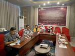 Tim-LO-Andi-Tobo-Haeruddin-saat-melakukan-konsultasi-penyerahan-dukungan-ke-panitia.jpg