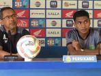 Tim-Persikabo-1973-konfrensi-pers-di-Stadion-Gelora-Bj-Habibie.jpg