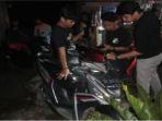 Tim-Resmob-Sat-Reskrim-Polres-Sinjai-saat-mengamankan-barang-bukti-motor-Mio.jpg