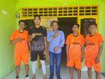 Tim-Sepak-Takraw-Desa-Labawang-saat-berfoto-dengan-Kepala-Desa.jpg