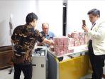 Tim-penyidik-Kejaksaan-Agung-menggeledah-tiga-lokasi-terkait-kasus.jpg