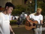 Tri-Suaka-dan-CharlyVanHouten-saat-bikin-konten-lagu.jpg