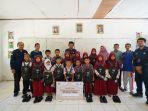 UPZ-Semen-Tonasa-serahkan-bantuan-ke-murid-SD-Negeri-23-Bonti-kurang-mampu.jpg