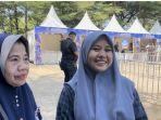 Wahyuni-bersama-ibunya-ikut-dalam-pasar-murah-HUT-ke-26-Bank-Mandiri-pada-Rabu-2102024.jpg