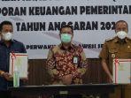 Wakil-Bupati-Bone-Ambo-Dalle-menerima-penghargaan-Wajar-Tanpa-Pengecualian-WTP.jpg