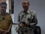 Wakil-Bupati-Tana-Toraja-Zadrak-Tombeg-bersama-Direktur-Pemberitaan-Tribun-Febby-Mahendra.jpg