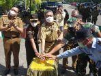 Wali-Kota-Parepare-Taufan-Pawe-memencet-bel-tanda-peresmian-Rumah-Adhyaksa.jpg