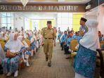 Wali-Kota-Parepare-Taufan-Pawe-secara-resmi-melepas-keberangkatan-125-JCH.jpg