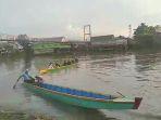 Warga-memanfaatkan-jasa-ojek-perahu-Danau-Tempe-di-Tempat-Pelelangan-Ikan-TPI-wajo.jpg