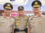 Yulius-Audie-Sonny-Latuheru-dirangkul-Irjen-Krishna-Murti.jpg