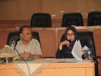 a-risga-sarwaty-saat-rapat_20180703_110359.jpg