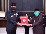 adnan-purichta-ichsan-bersama-rafiuddin-raping-saat-rapat-paripurna-penetapan.jpg