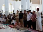 agus-arifin-numang-melangsungkan-salat-jumat-di-masjid-raya-sengkang_20180323_171156.jpg