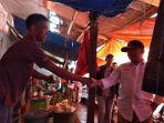 agus-berkeliling-pasar_20180511_152600.jpg