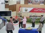 akbp-syaiful-anwar-tendang-anak-buahnya-brigadir-sl.jpg