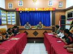 akbp-taswin-menyerahkan-secara-resmi-jabatan-ketua-perbakin-palopo_20181026_115035.jpg