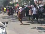 aksi-blokade-jalan-di-salassa.jpg