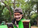 aksi-kocak-driver-gojek-bernama-ary-ruswandi-dikomentari-sebanyak-64-ribu.jpg