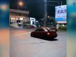 aksi-mobil-ngedrift-warganet-sengaja-ingin-viral.jpg