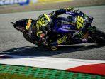 aksi-pembalap-monster-energy-yamaha-valentino-rossi-2282020.jpg