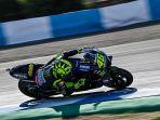 aksi-pembalap-monster-energy-yamaha-valentino-rossi-sesi-latihan-25-juli-2020.jpg