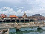 aktivitas-bongkar-muatan-batu-bara-di-pelabuhan-cappa-ujung.jpg