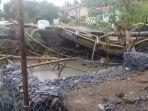 aktivitas-pembangunan-jembatan-darurat-di-dusun-toba-desa-bua.jpg