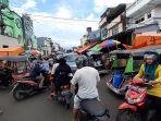 aktivitas-perdagangan-di-pasar-terong-makassar-tampak-ramai.jpg