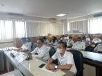 andi-ardin-tjatjo-tengah-saat-rapat-di-komisi-b-dprd-2462021.jpg