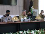 andi-irwan-hamid-pimpin-rapat-terbatas-bersama-unsur-forkopimda.jpg
