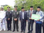 andi-irwan-hamid-pun-memberikan-reward-kepada-subair.jpg