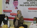 andi-kartini-ottong-sedang-berbicara-di-acara-partai-keadilan-sejahtera-pks-sinjai-pekan-lalu.jpg
